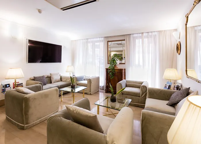 Hotel Cecil