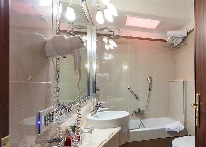 Hotel Cecil 3*